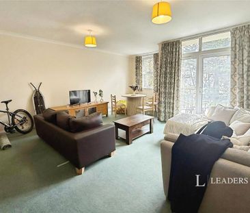 3 bedroom flat to rent - Photo 3