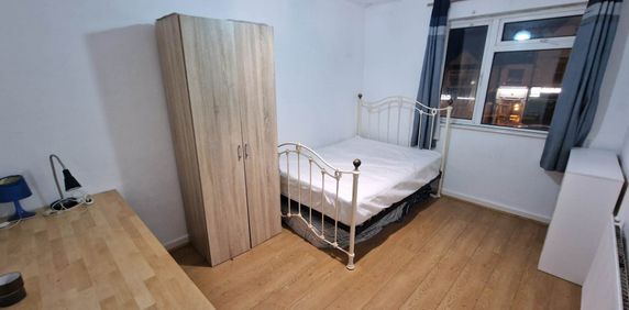 Price £850 pcm - Available Now - Furnished - Photo 2