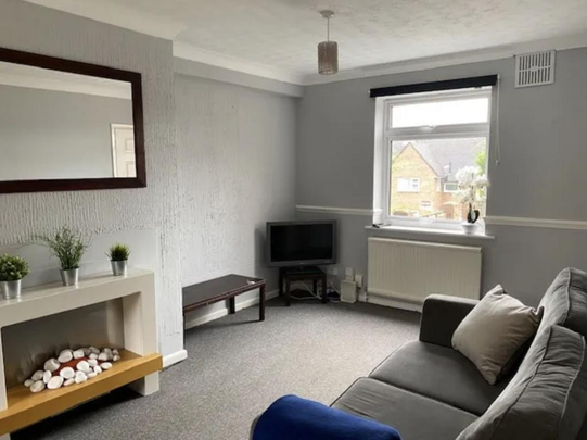 4 bedroom semi-detached house to rent - Photo 1