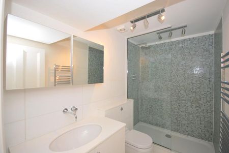 2 bedroom terraced house to rent - Photo 4