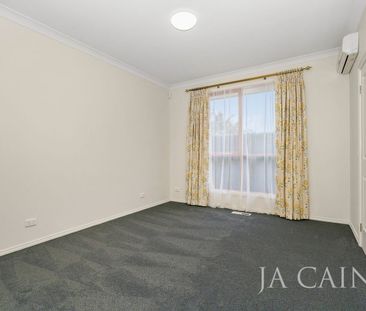 Lovely updated 3 bedroom townhouse - Photo 2