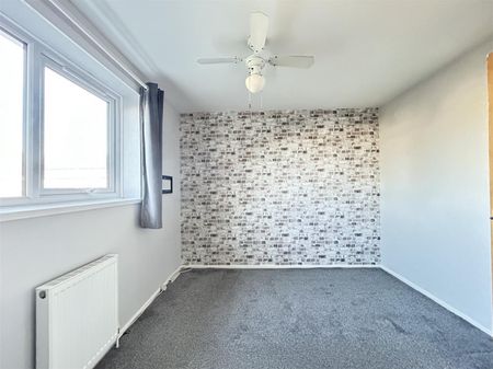 3 Bedroom House - Mid Terrace To Let - Photo 3