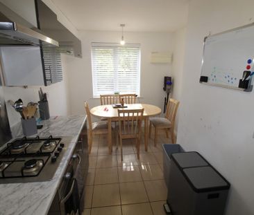 1 bedroom in a house share to rent - Photo 4