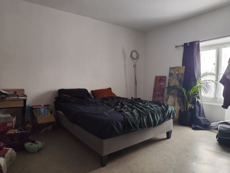 Location Appartement 2 pièces 46m² SABLE SUR SARTHE 72300 - Photo 2