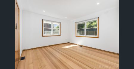 Light filled classic in Ringwood East - Photo 4