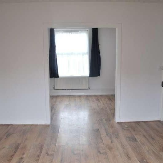 Malling Gardens, Morden, SM4 - Photo 1