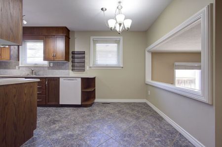 For Lease - 462 Withnell Crescent, Oakville, Ontario - Photo 4