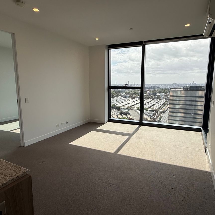 Modern 2-Bed, 2-Bath in a Prime Carlton Location - Photo 1