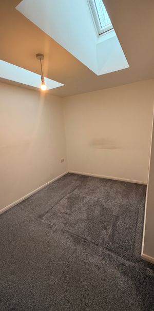 QUEENSWAY, BLETCHLEY - 1 BEDROOM - Photo 1