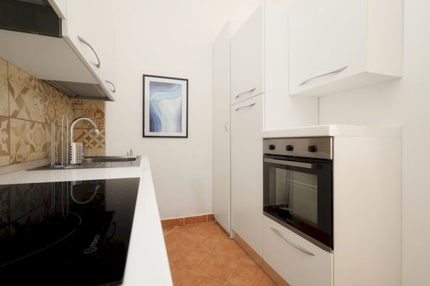 Spacious and bright single room with private kitchen in Via Aselli - Photo 1