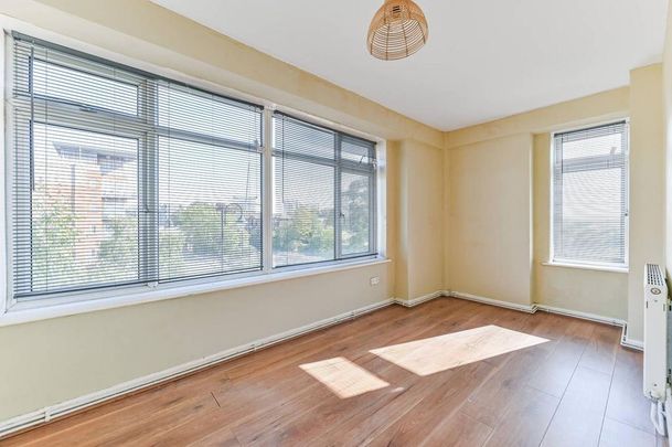 2 bedroom mews to rent - Photo 1