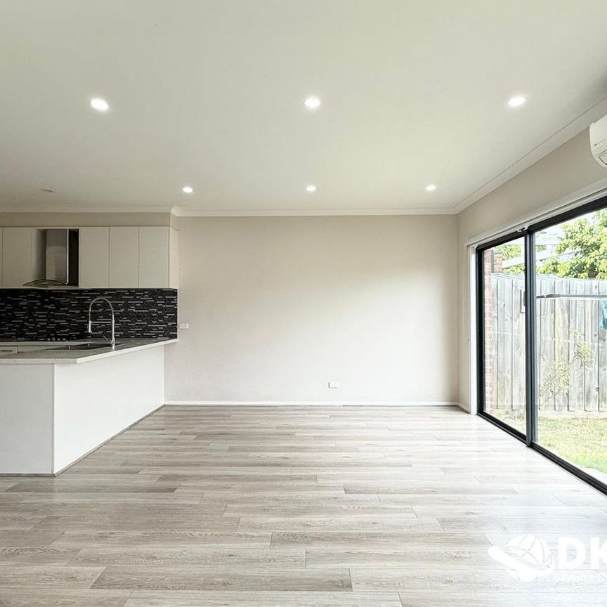 Ultra Modern 2 Bedroom Townhouse - Photo 1