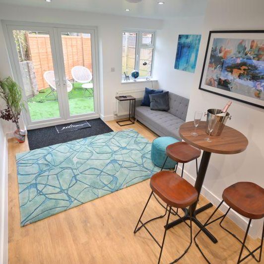 6 bedroom property to rent - Photo 1