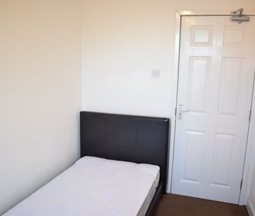 Single Room- Close to St Georges Park- Students and Postgraduates w... - Photo 2