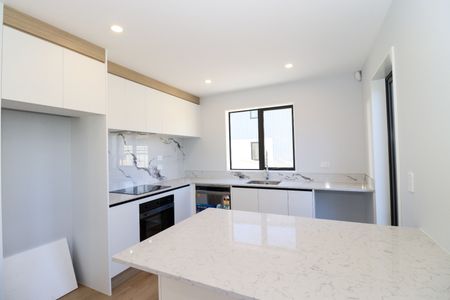 Modern 2-Bed plus 1 Study, 1.5 Bath Home in Sunnyhill - Photo 4