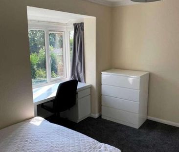 Lane End, Hatfield, AL10 - Photo 1