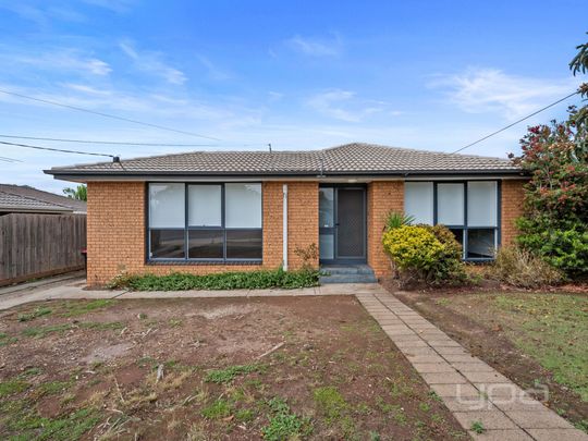 73 Centenary Avenue, Melton - Photo 1