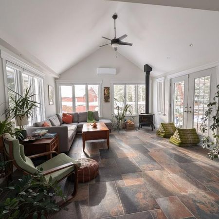 Maison à louer Estrie : Orford (Montagnac) 4 chambres; 2 SB; salle familiale ;piscine creusée chauffée; SPA. Entièrement meublée. Dispo 1er Juin 2026. - Photo 4