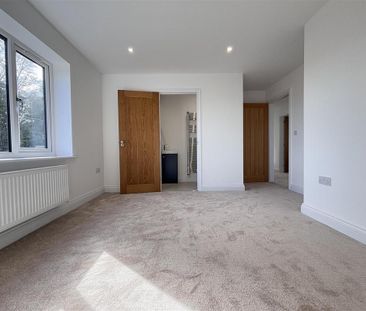 4 bedroom detached house to rent - Photo 6