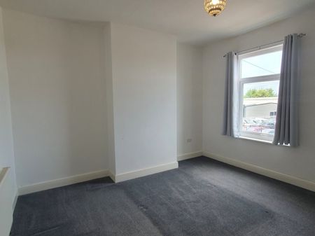 2 bed Terraced - To Let - Photo 4