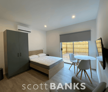 Ground Floor Studio with Courtyard - FREE FIRST WEEK'S RENT! - Photo 1