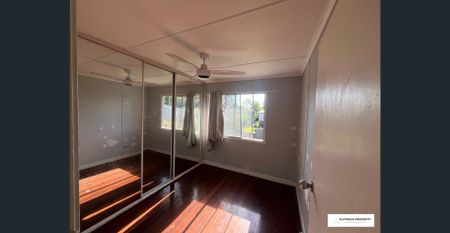 Spacious & Sunny 3-Bedroom Home with Big Backyard - Photo 5