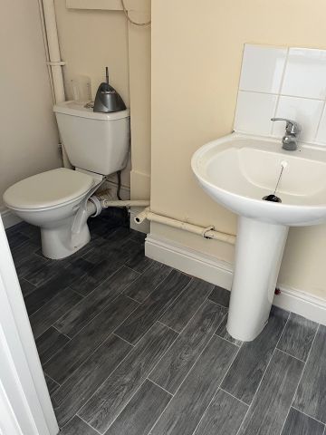 Studio Flat, High Road, IG1 - Photo 5