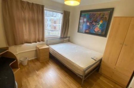 1 bedroom in a house share to rent - Photo 2
