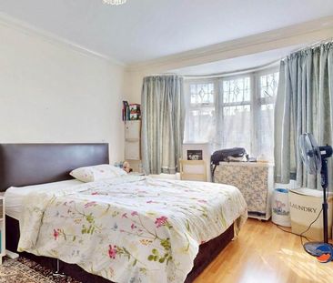 4 bedroom semi-detached house to rent - Photo 4