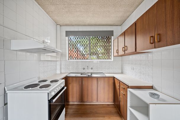 Spacious One-Bedroom Unit in Prime Location - Photo 1