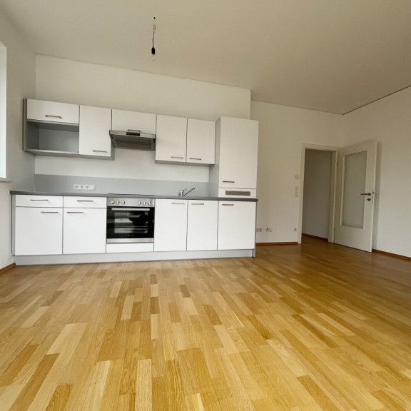 RIESIGE WESTTERRASSE mit 36m²! 2-Zimmer Wohnung im obersten Stock! Ab sofort verfügbar! Haustiere erlaubt! - Photo 1