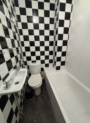 Room in a Shared House, Endlesham Road, SW12 - Photo 3