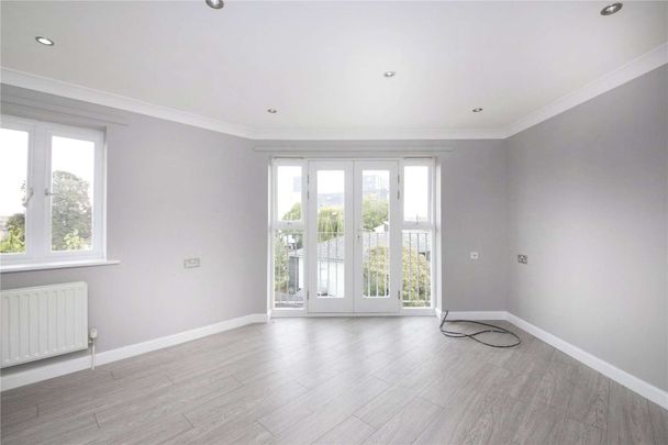 Contemporary two bedroom apartment in Hackney Wick. - Photo 1
