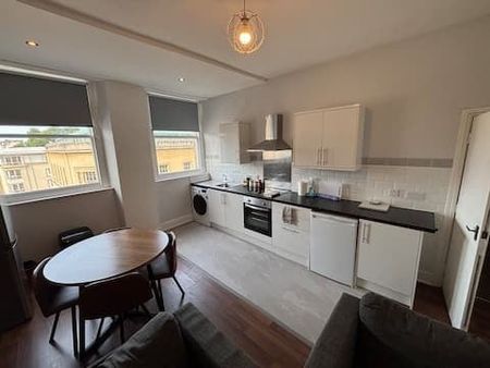 2 Bed Flat, Park Street, BS1 - Photo 4