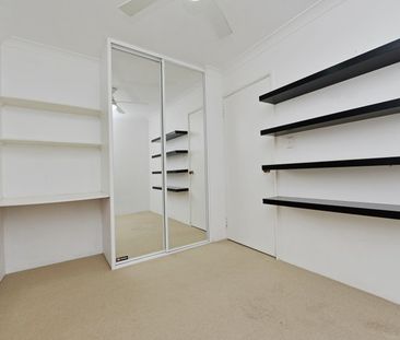 Lovely 2-Bedroom Unit Opposite Peaceful Parklands - Photo 5