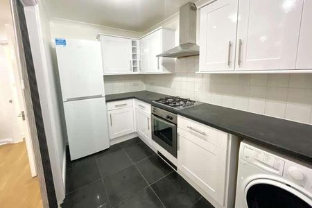 Woking, Surrey, GU21 - Photo 4