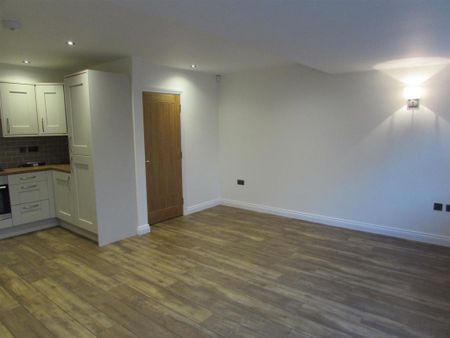 4 bedroom semi-detached house to rent - Photo 2