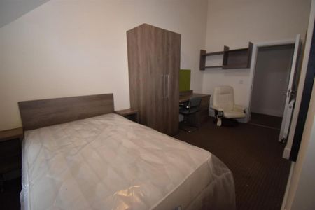 3 bedroom flat to rent - Photo 5