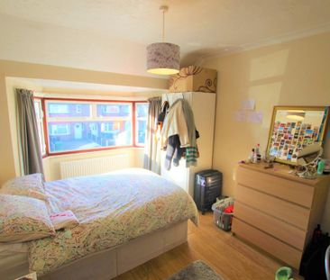 4 bedroom semi-detached house to rent - Photo 4