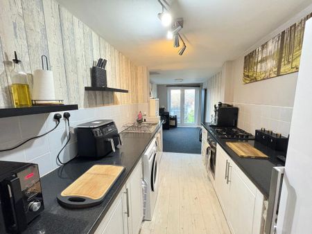 2 bedroom terraced house to rent - Photo 5