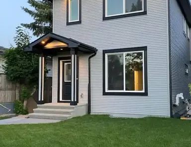 Excellent single family home with 3 bed, 2 bath | Calgary - Photo 1