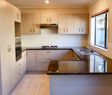 4 Bedroom in good location - Photo 3