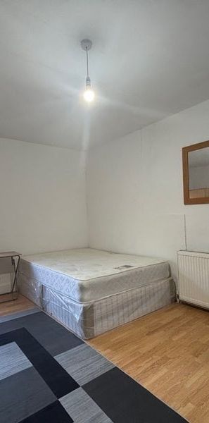 Studio Flat, Buckingham Road, NW10 - Photo 1