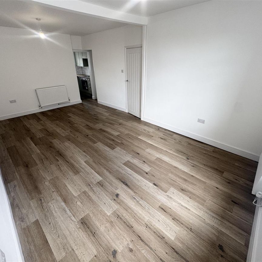 House - Terraced For Rent Maesyffynon Terrace, Tonypandy - Photo 1