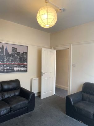 4 bedroom terraced house to rent - Photo 1