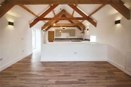 2 bedroom barn conversion to rent - Photo 3