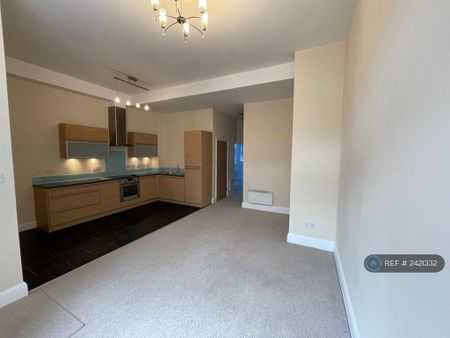 1 bedroom in a flat share to rent - Photo 4