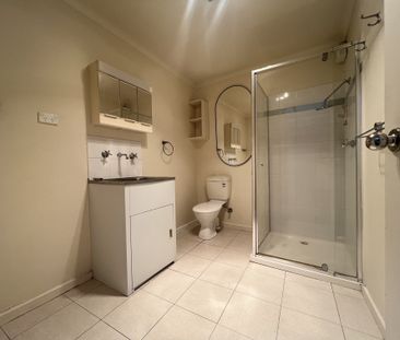 Affordable 2-Bedroom Home in Prime North Melbourne Location - Photo 4