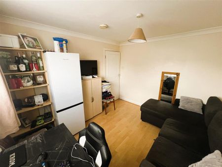 2 bedroom maisonette to rent - Photo 4