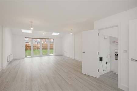 3 bedroom semi-detached house to rent - Photo 2